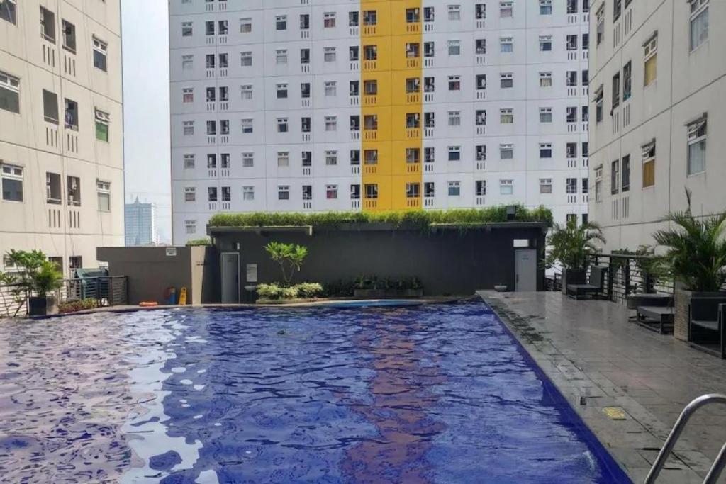 Apartment Green Pramuka Tower Chrysant Jakarta Exterior foto